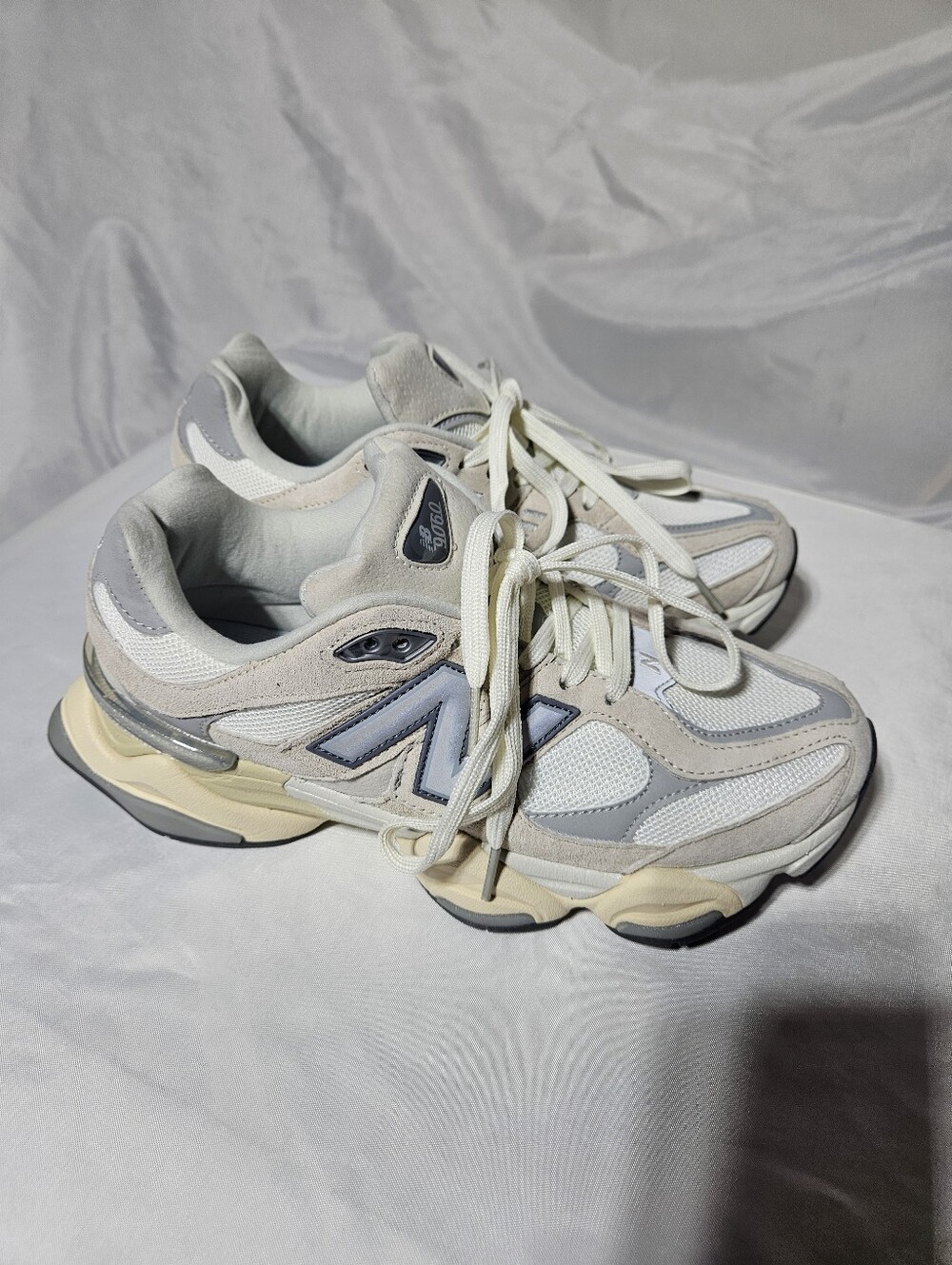New Balance Unisex 9060 Sea Salt Running Shoes Mens Size 8.5 Womens Size 10 - Picture 3 of 9
